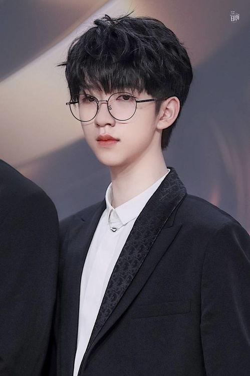 爆料娱乐圈贺峻霖图片,娱乐圈风波再起，真相究竟如何？